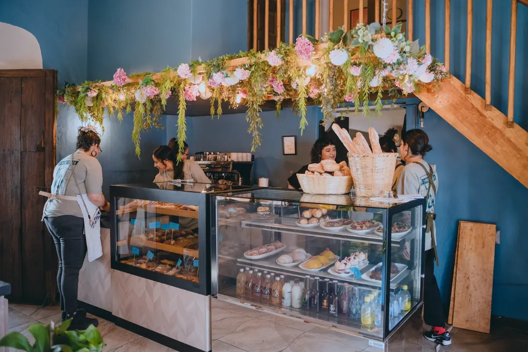 Mostrador pan fresco Panfilia panadería artesanal Querétaro